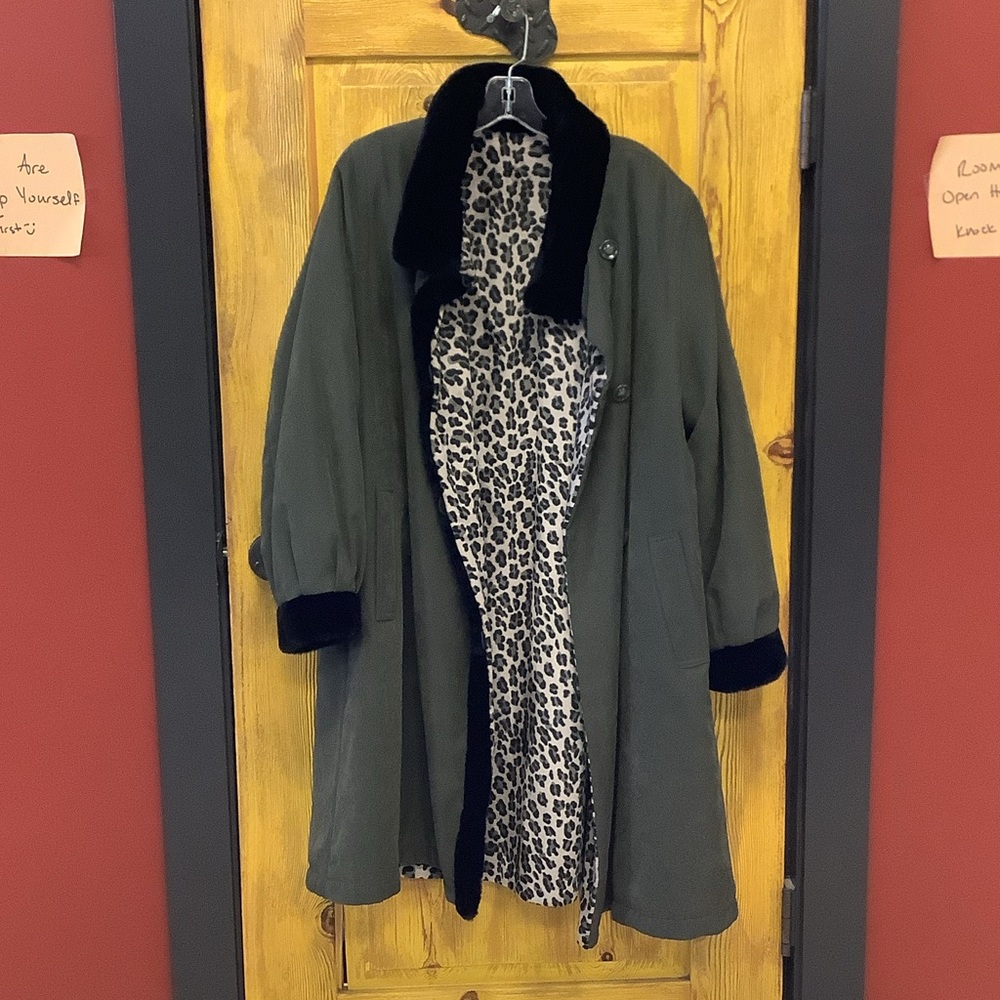 Stylish Green Trench Coat with Black Trim